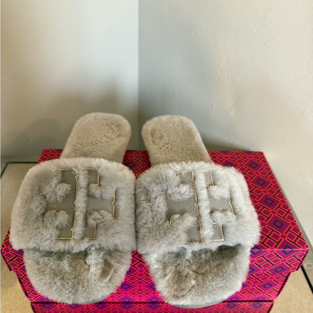 Tory Burch Double T Shearling Slide In Gray Heron & Gold Color / Size 9.5